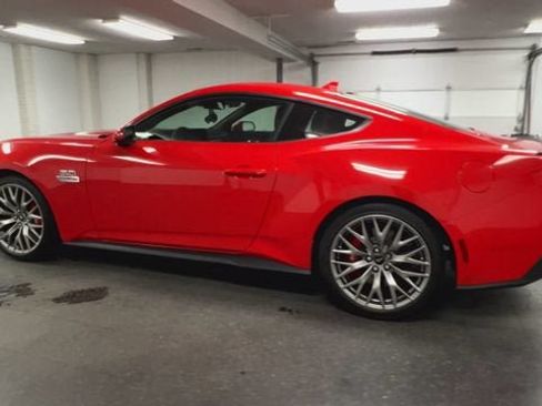 Used 2025 Ford Mustang GT Premium RWD image 6