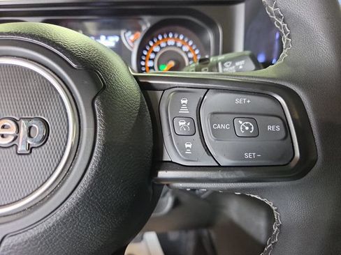 Used 2025 Jeep Wrangler Sport AWD/4WD image 15