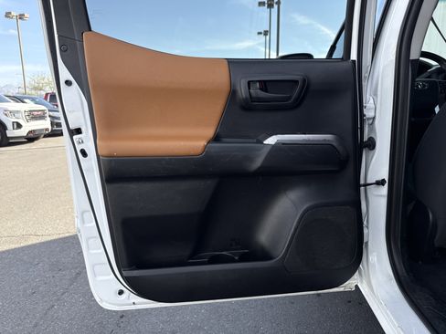 Used 2017 Toyota Tacoma SR5 image 22