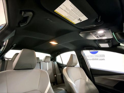 Used 2025 Toyota Camry SE image 14