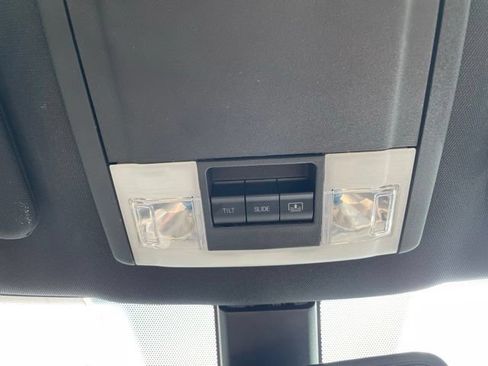 Used 2018 Ford Explorer XLT w/ Equipment Group 202A AWD/4WD image 23