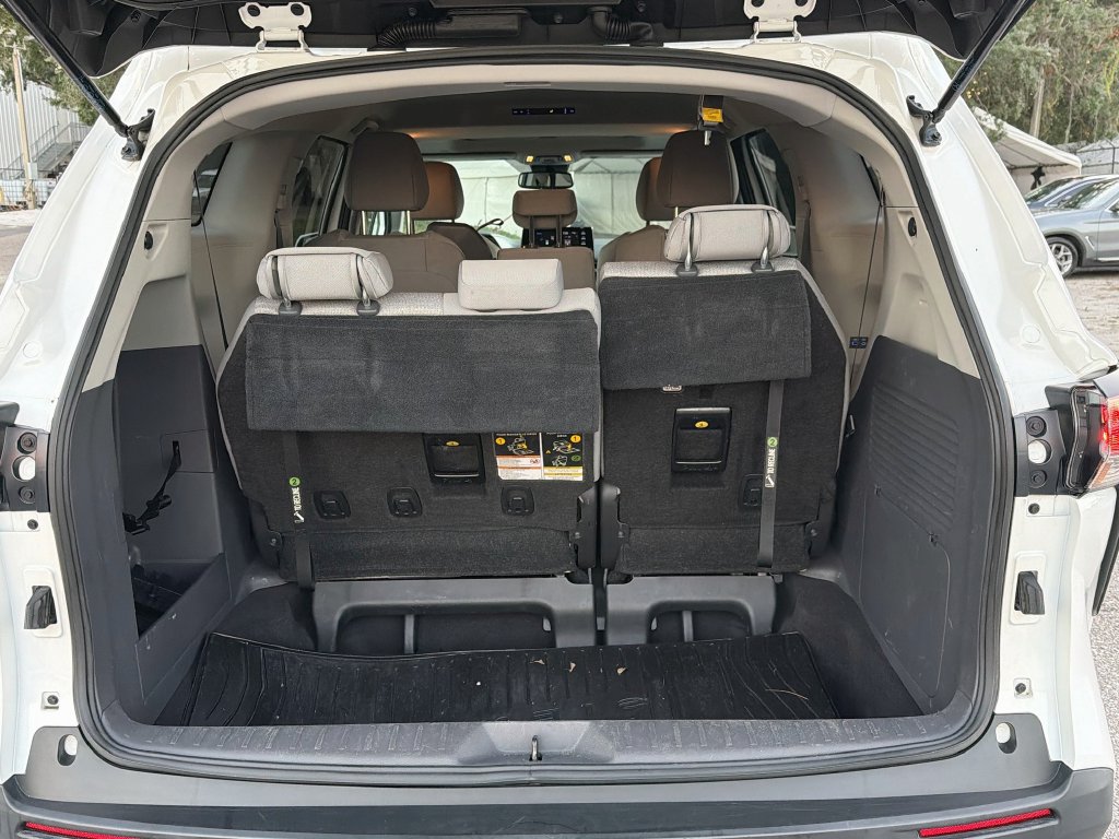 Used 2022 Toyota Sienna LE w/ LE Plus Package AWD/4WD image 12