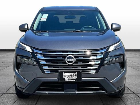 Used 2024 Nissan Rogue SV AWD/4WD image 3