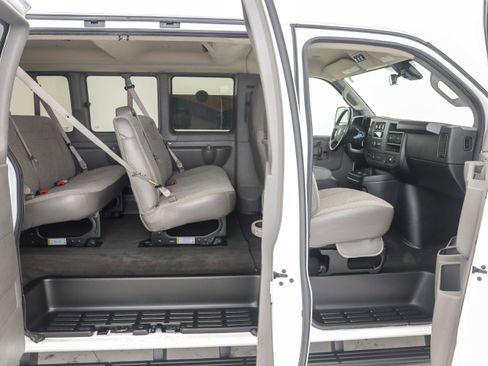 Used 2023 Chevrolet Express 3500 LT w/ LT Preferred Equipment Group image 12