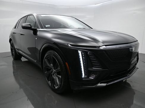 Used 2026 Cadillac Lyriq Signature Sport AWD/4WD image 42