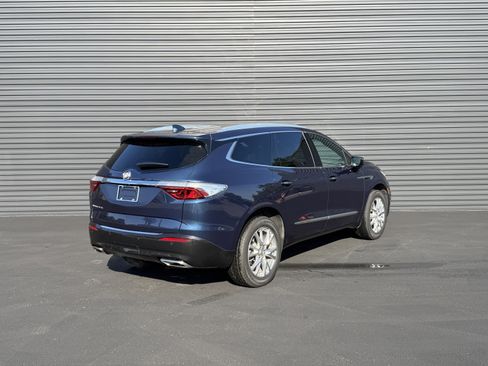 Used 2023 Buick Enclave Essence w/ Experience Buick Package FWD image 9