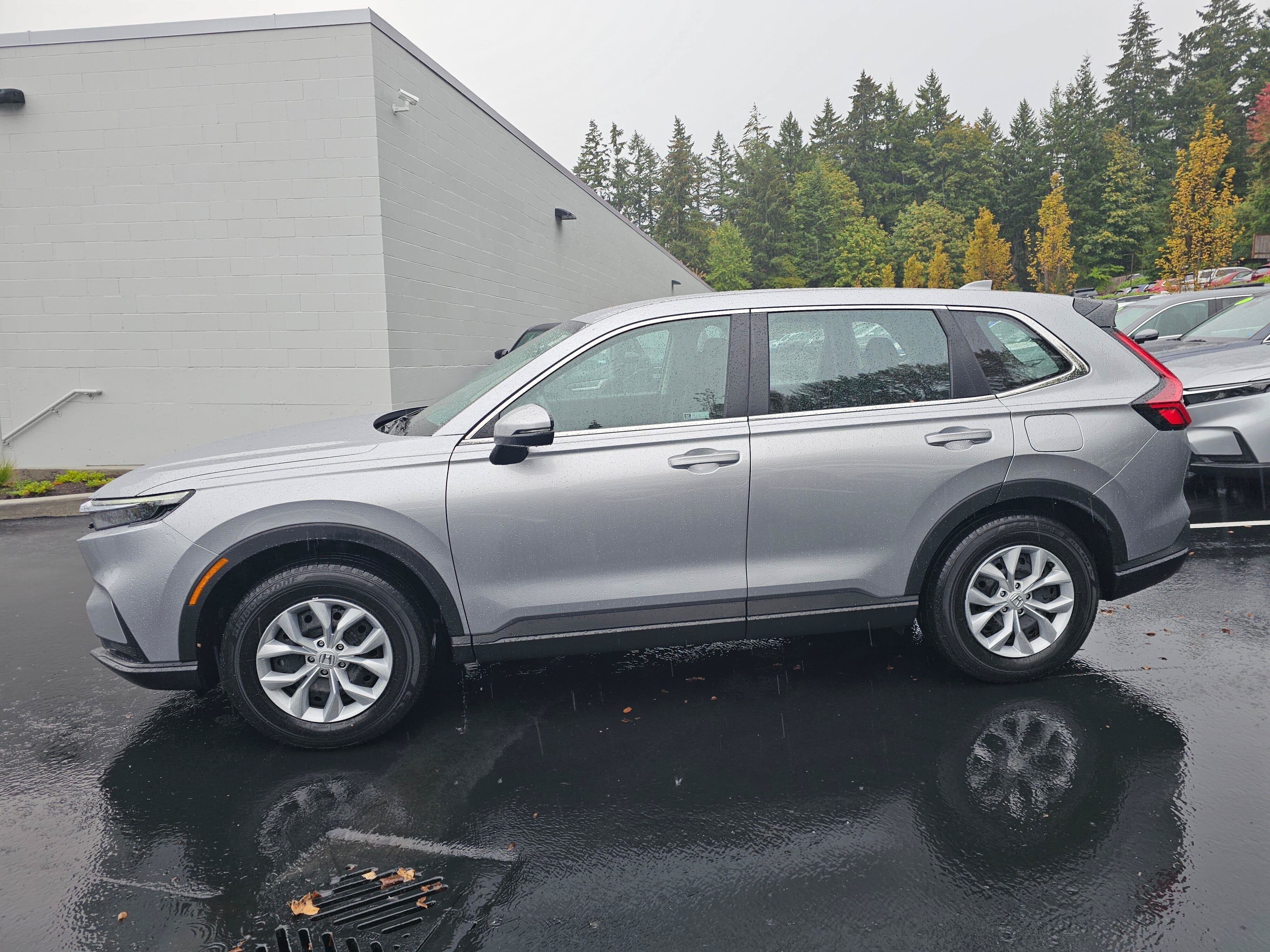 Used 2024 Honda CR-V LX image 4