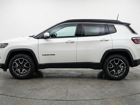 Used 2025 Jeep Compass Trailhawk AWD/4WD image 5