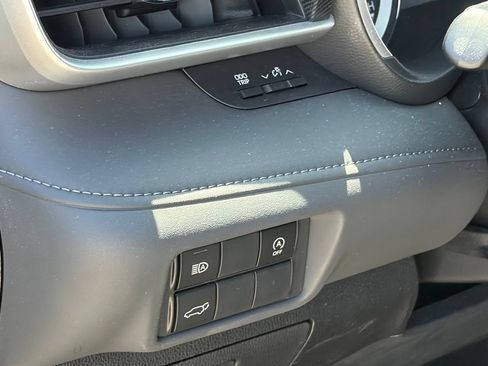 Used 2023 Toyota Highlander XSE FWD image 9