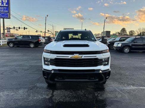 Used 2024 Chevrolet Silverado 2500 Custom w/ Custom Value Package RWD image 3