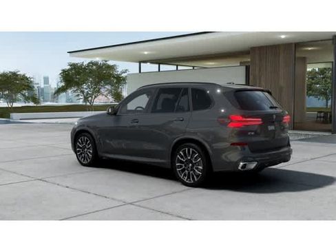 Used 2026 BMW X5 sDrive40i w/ M Sport Package RWD image 2