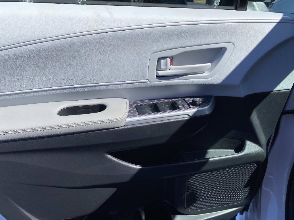 New 2026 Toyota Sienna LE FWD image 15