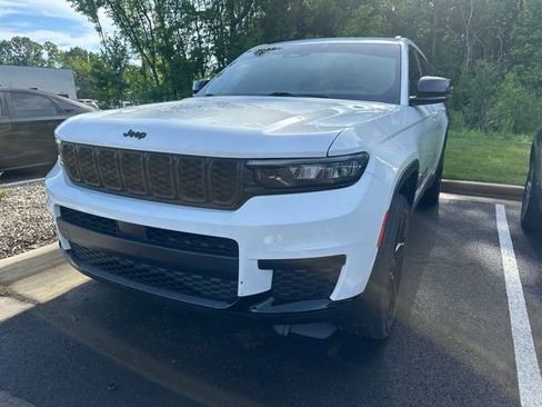 Used 2021 Jeep Grand Cherokee L Laredo RWD image 2