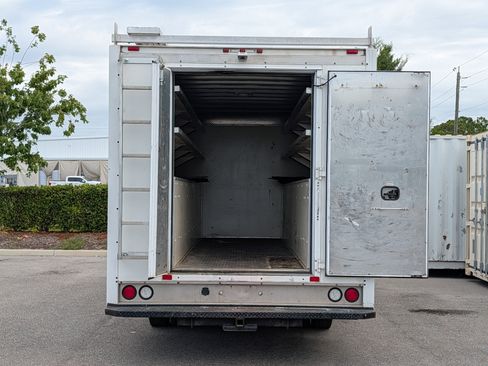 Used 2018 Isuzu NPR RWD image 13