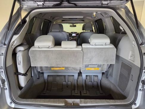 Used 2013 Toyota Sienna XLE w/ Premium Pkg FWD image 15