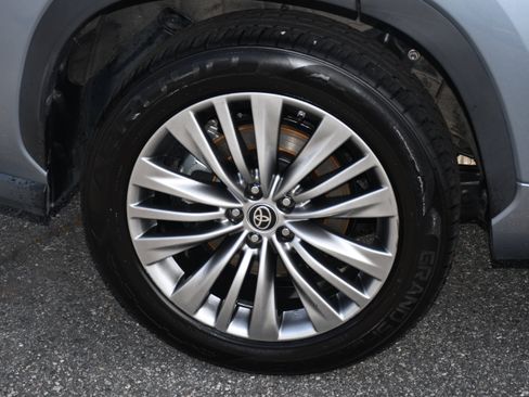 Used 2021 Toyota Highlander Platinum image 24