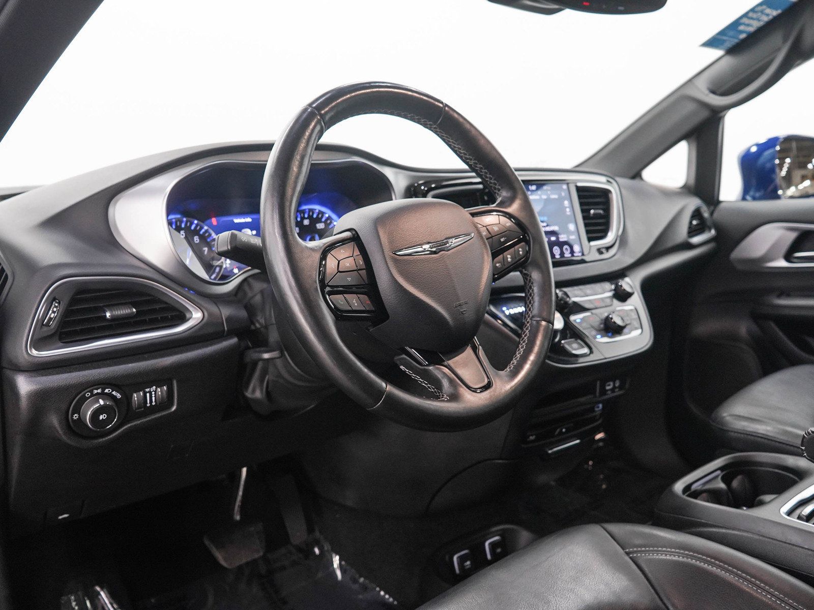 Used 2019 Chrysler Pacifica Touring-L Plus w/ Advanced Safetytec Group FWD image 26