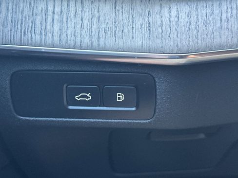 Certified 2023 Volvo XC90 T8 Ultimate w/ Lounge Package image 33