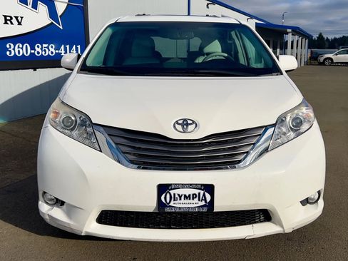 Used 2011 Toyota Sienna XLE w/ Premium Pkg image 2