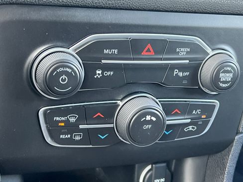 Used 2023 Dodge Charger SXT w/ Blacktop Package image 18