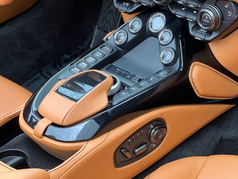 Used 2023 Aston Martin V8 Vantage Roadster RWD image 37