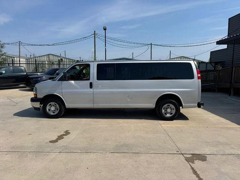 Used 2017 Chevrolet Express 3500 LT w/ LT Preferred Equipment Group RWD image 3