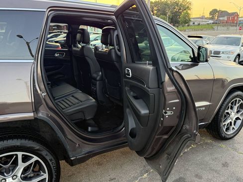 Used 2018 Jeep Grand Cherokee Limited AWD/4WD image 28