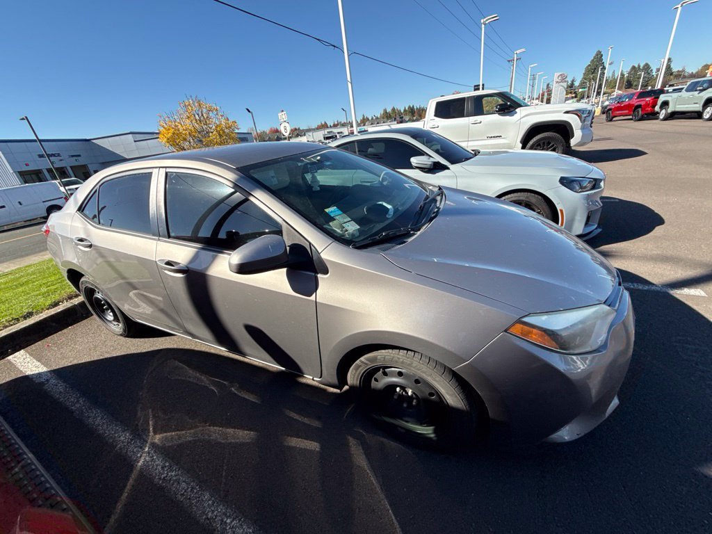 Used 2015 Toyota Corolla LE FWD image 4