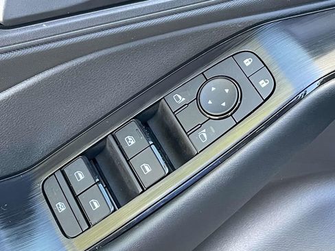 Used 2025 Nissan Rogue S image 15