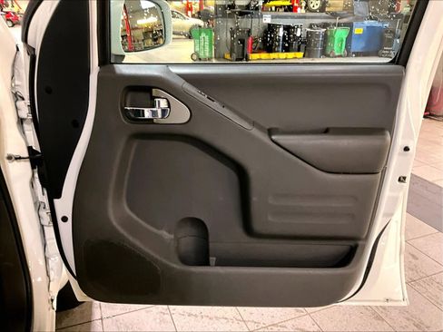 Used 2018 Nissan Frontier PRO-4X image 12