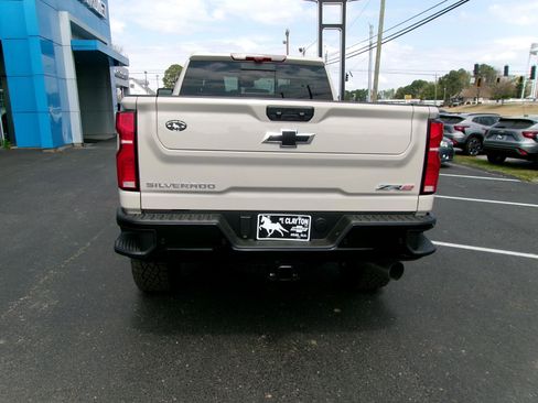 New 2026 Chevrolet Silverado 2500 ZR2 AWD/4WD image 4