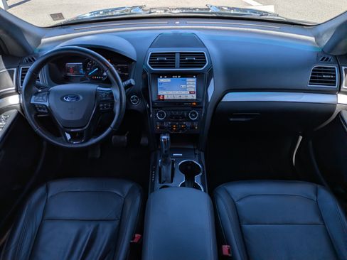 Used 2017 Ford Explorer XLT w/ Equipment Group 202A image 12
