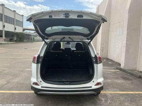 Used 2018 Toyota RAV4 XLE FWD image 10