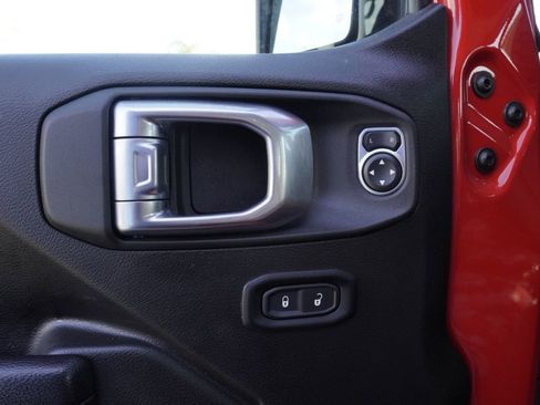 Used 2024 Jeep Wrangler Unlimited image 11