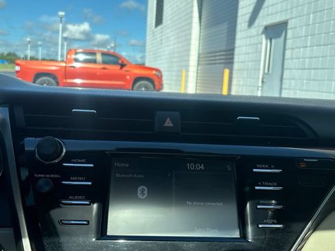 Used 2018 Toyota Camry XLE FWD image 12