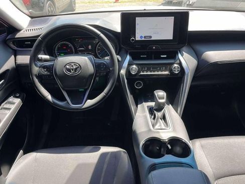 Used 2023 Toyota Venza LE AWD/4WD image 13