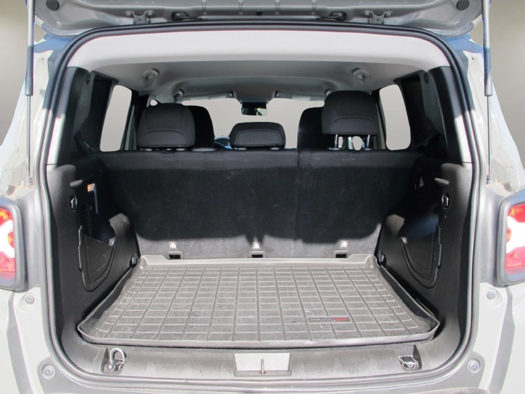 Used 2020 Jeep Renegade Latitude AWD/4WD image 24