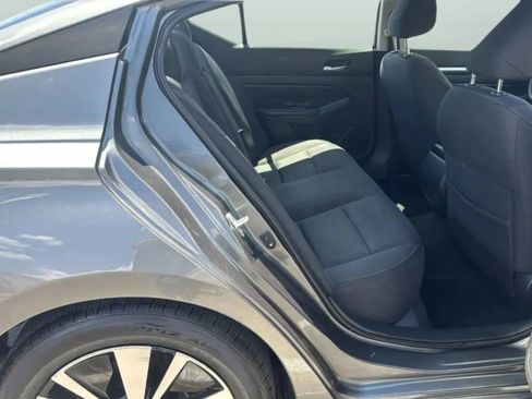 Used 2022 Nissan Altima 2.5 SV FWD image 19