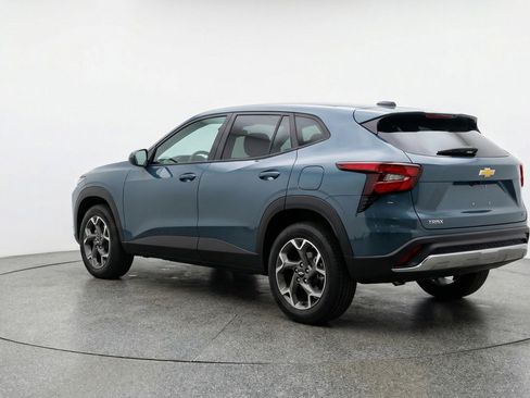 Used 2025 Chevrolet Trax LT image 6