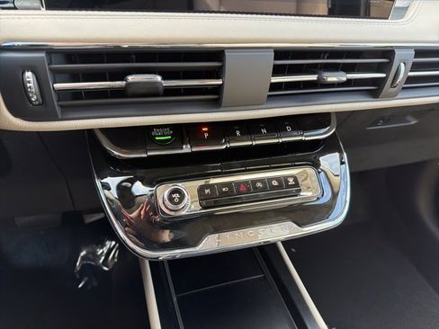 New 2026 Lincoln Corsair Premiere image 13