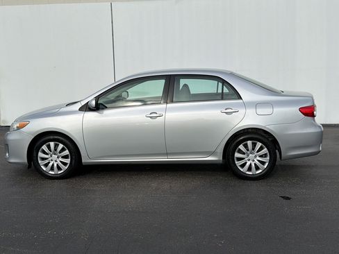 Used 2013 Toyota Corolla LE FWD image 2