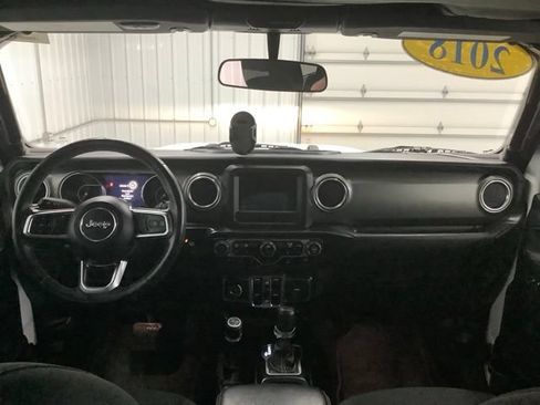 Used 2018 Jeep Wrangler Unlimited Sahara w/ Cold Weather Group AWD/4WD image 13