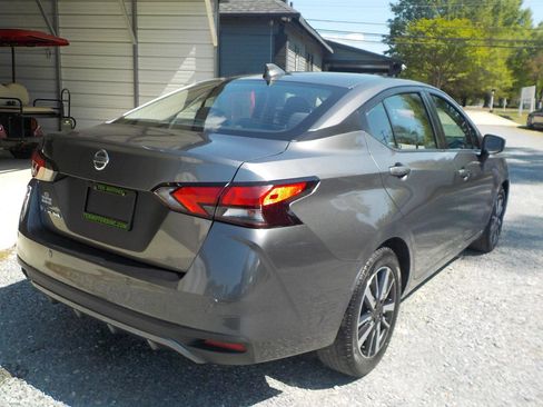 Used 2021 Nissan Versa SV image 5