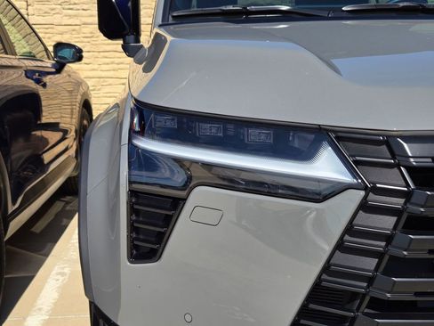 Used 2024 Lexus GX 550 AWD/4WD image 16