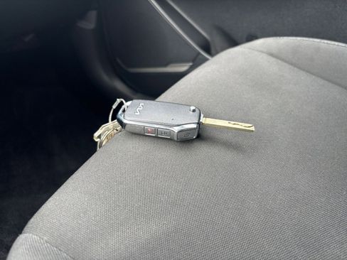 Used 2025 Kia Sportage LX image 21