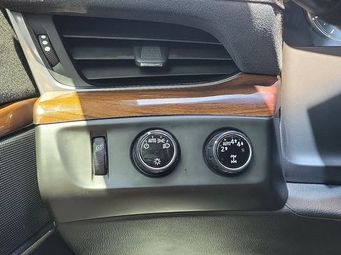 Used 2020 Cadillac Escalade Luxury w/ LPO, Radiant Package AWD/4WD image 14