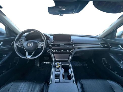 Used 2018 Honda Accord Touring image 11