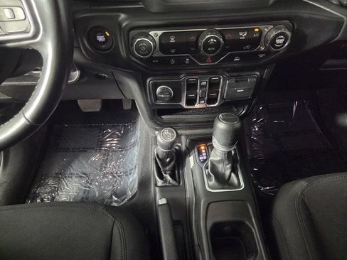Used 2022 Jeep Gladiator Sport AWD/4WD image 13