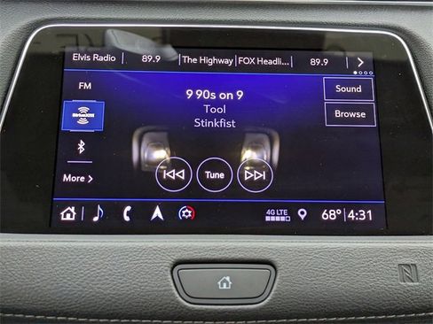 Used 2019 Cadillac XT4 Premium Luxury w/ Enhanced Visibility Package image 19