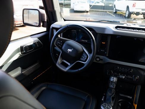 Used 2023 Ford Bronco Badlands image 8